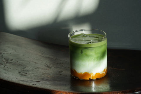 かぼちゃとスパイスで楽しむ、秋の抹茶ラテ”Pumpkin Spice Matcha Latte”